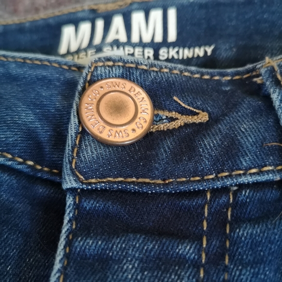🔵 3/$30 Size 5 MIAMI Women's High Rise Jeans - Picture 7 of 15
